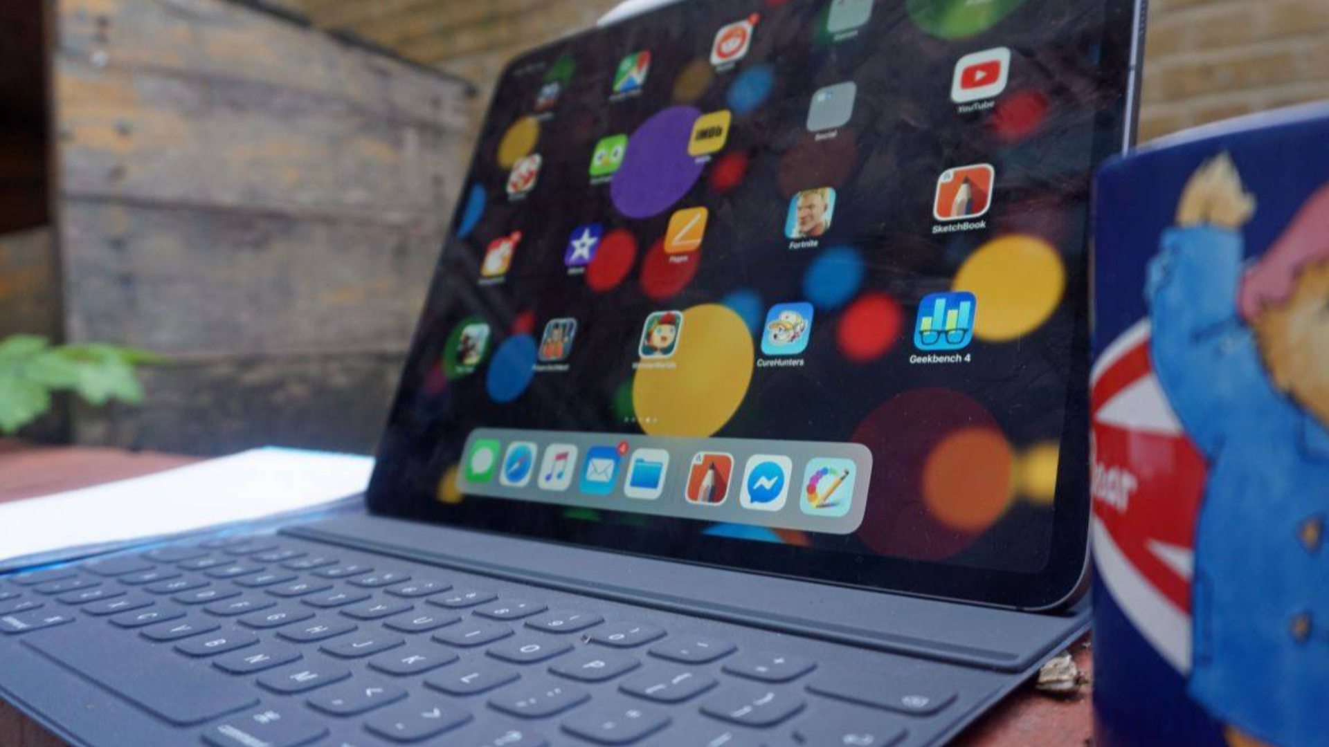 苹果发布新款三摄iPad Pro,小米放弃处理器开发